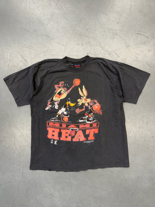1993 MIAMI HEAT WARNER BROS TAZ, DAFFY, WIL E. NBA TEE (AMERICA'S FAVORITES TAG)