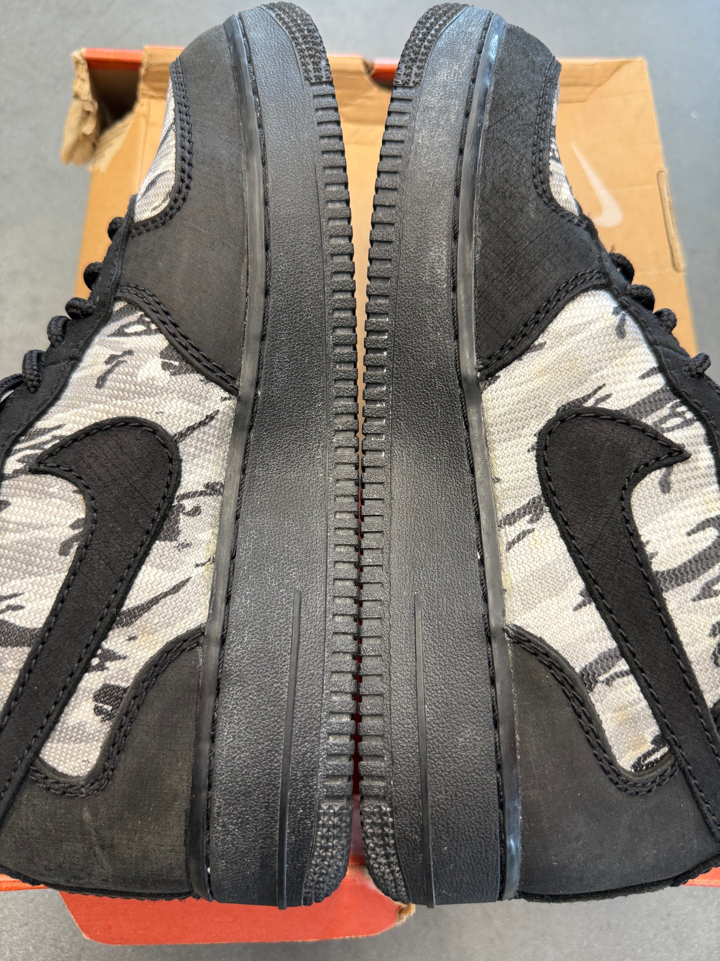 2003 SIZE 8 NIKE AIR FORCE 1 MID NORT RECON (PRE-OWNED WITH BOX)