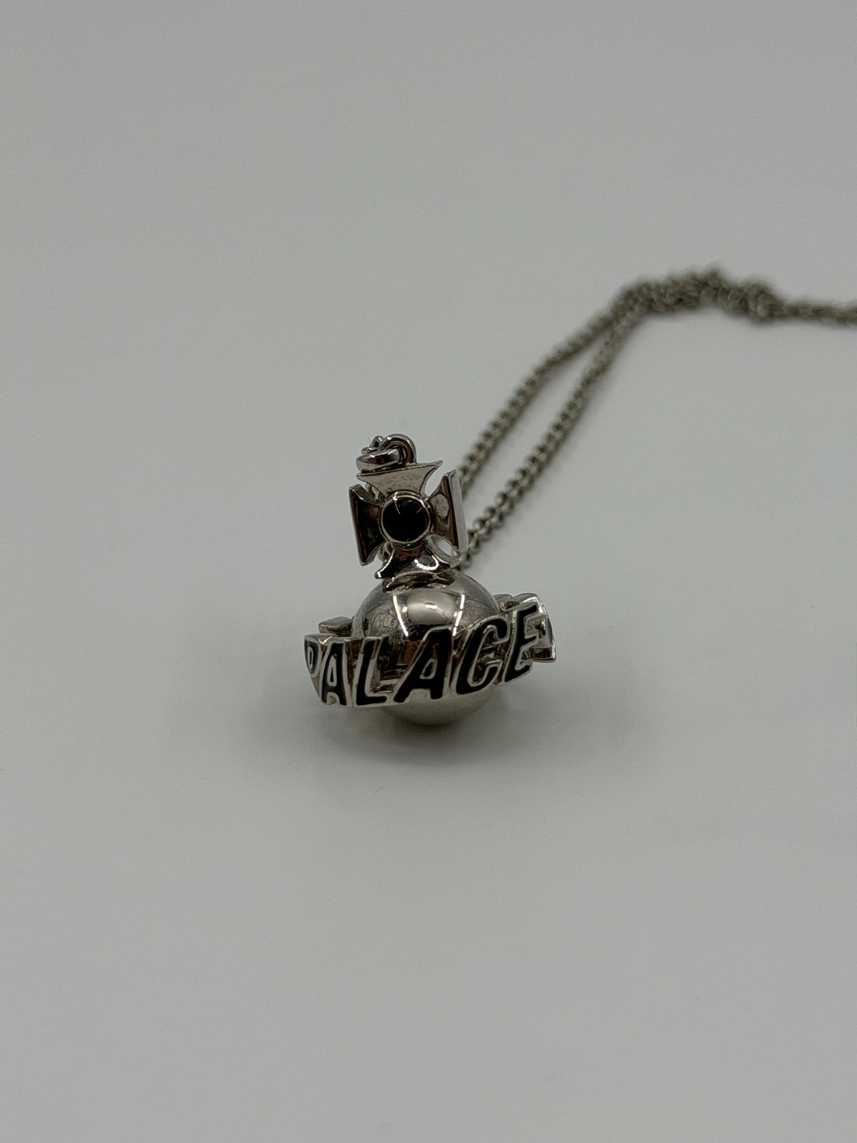 FW24 PALACE X VIVIENNE WESTWOOD ORB PENDANT NECKLACE - SILVER