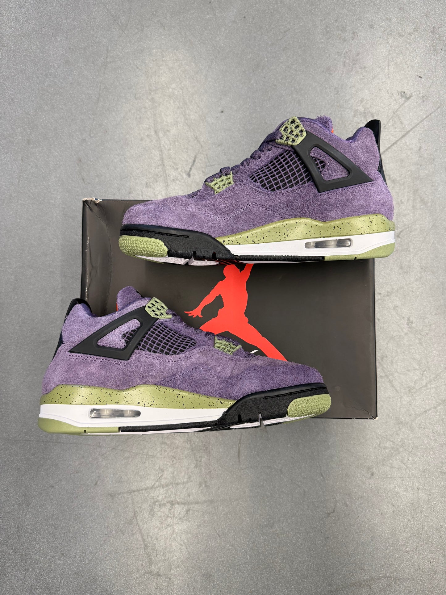 2022 SIZE 7.5 WOMEN'S JORDAN 4 RETRO CANYON PURPLE (NEW WITH BOX AND LACES)