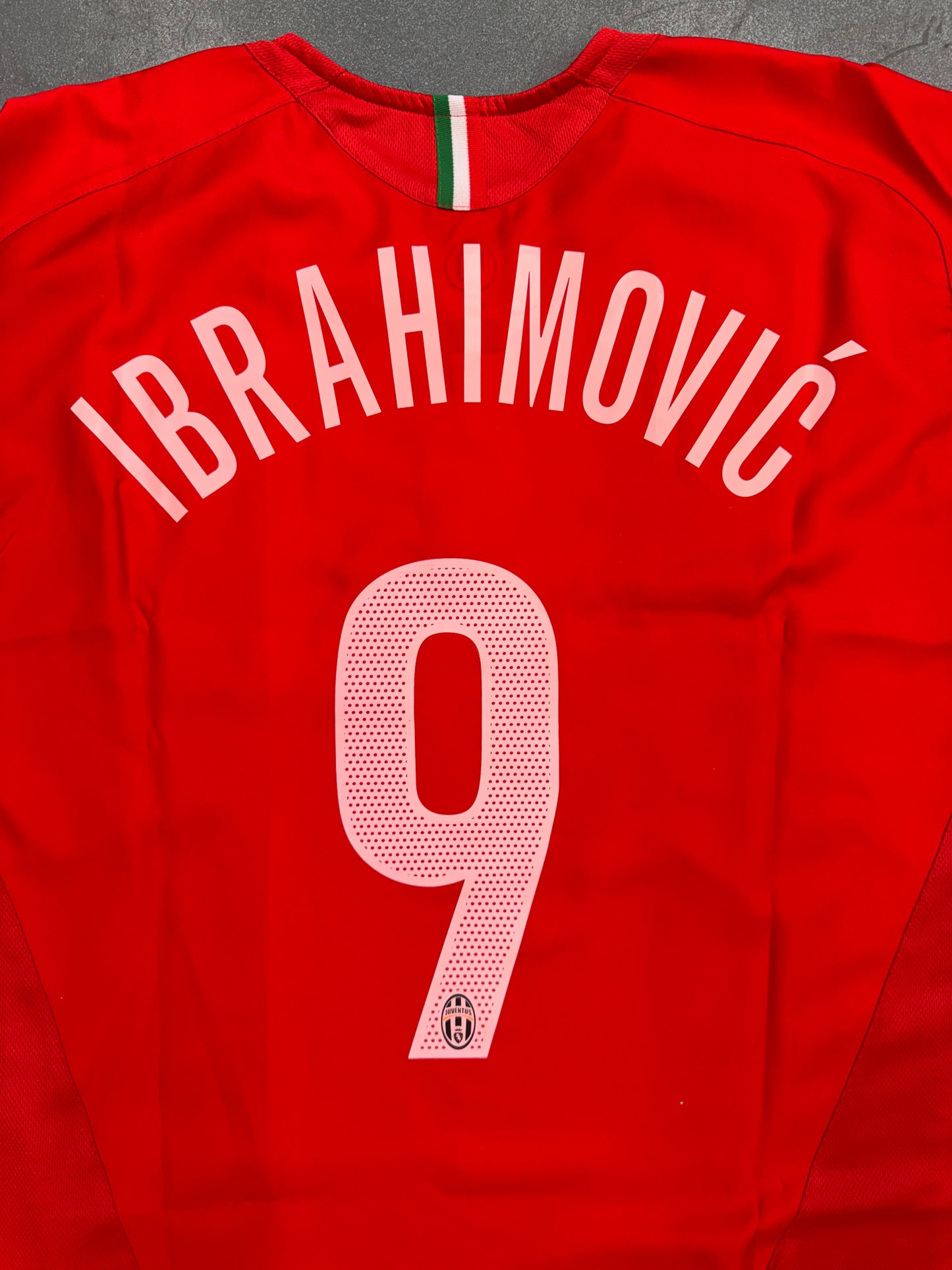 2005-06 JUVENTUS AWAY SHIRT IBRAHIMOVIC #9 JERSEY