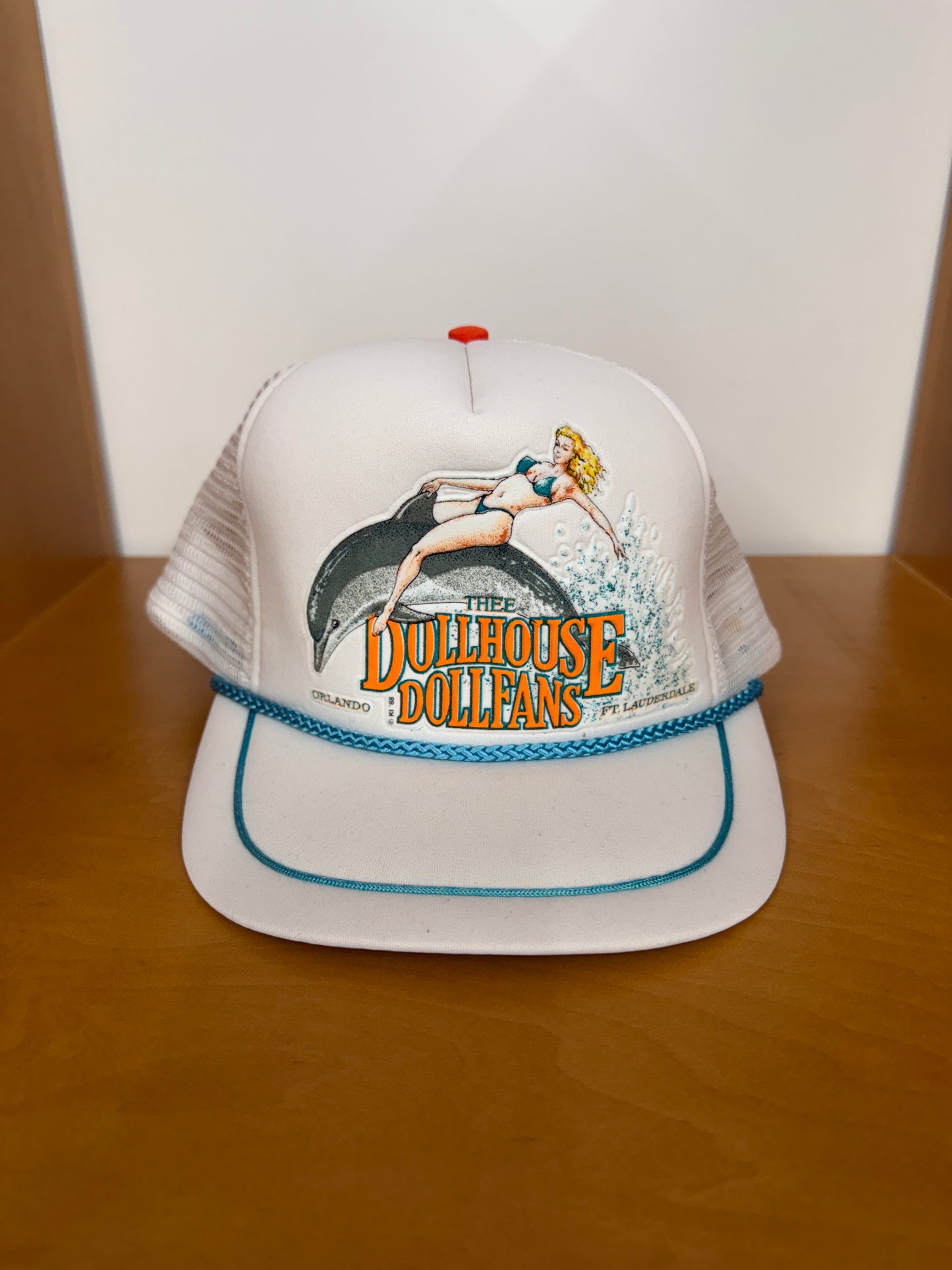 1988 THE DOLLHOUSE DOLLFANS TRUCKER SNAPBACK HAT