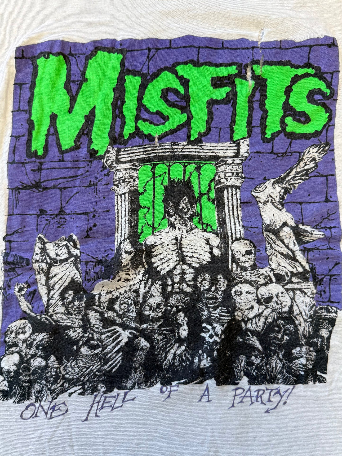 80'S MISFITS ONE HELL OF A PARTY CUT OFF TEE (SCREEN STARS TAG)