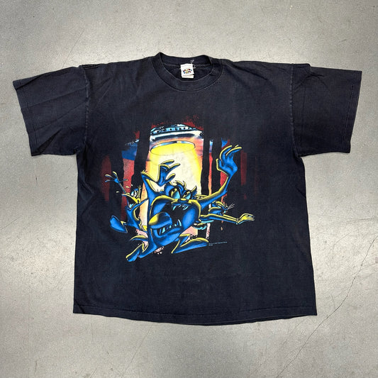 1997 LOONEY TUNES ALIENS THEY'RE HERE GLOW IN THE DARK TEE (LOONEY TUNES TAG)