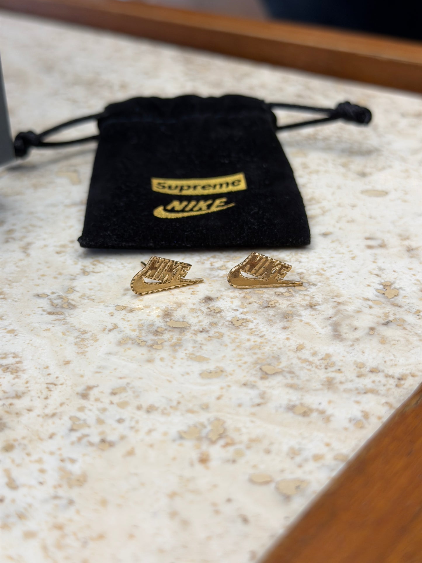 FW18 SUPREME NIKE 14K GOLD EARRING