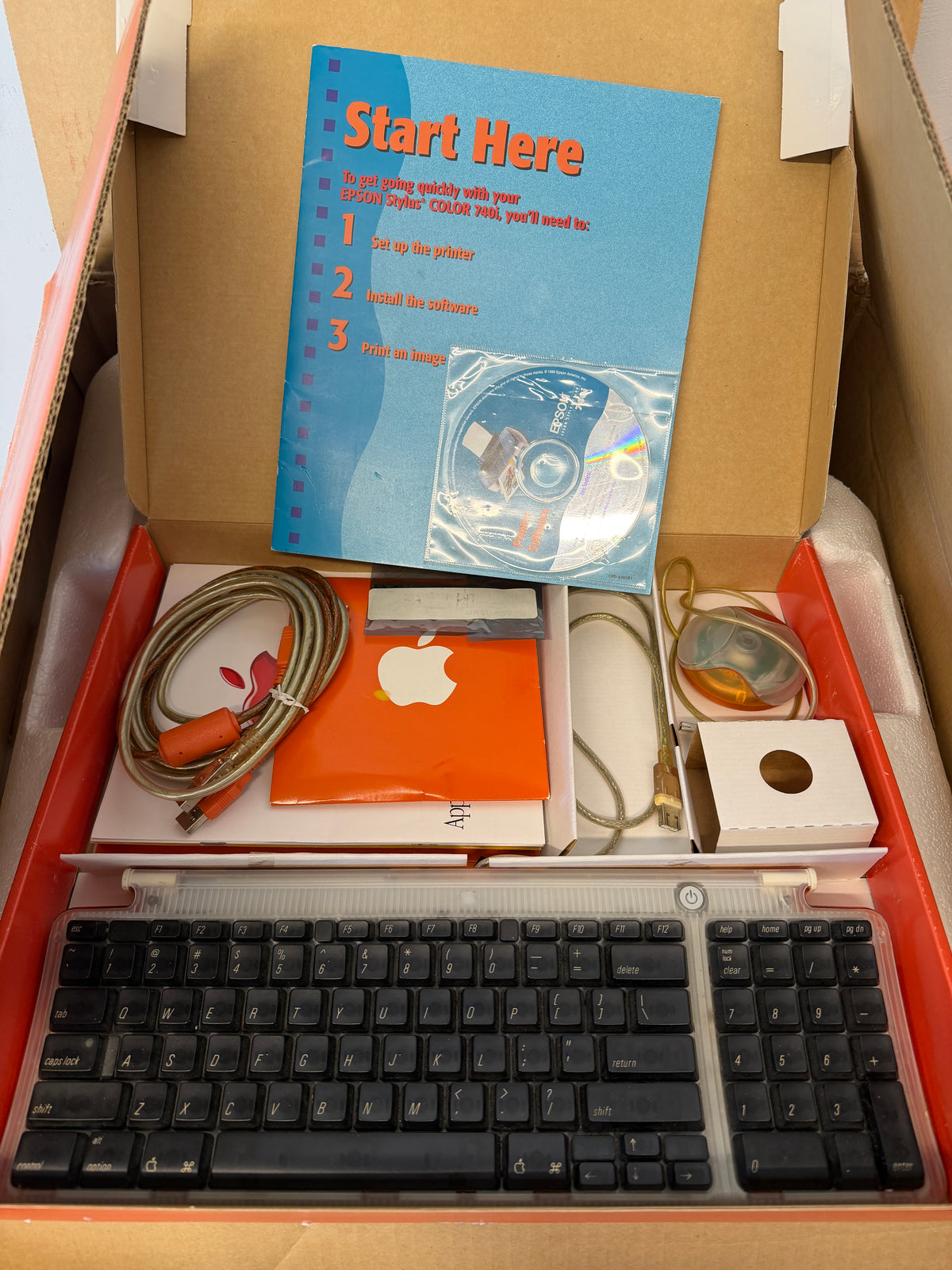 1999 APPLE IMAC G3 333MHZ COMPUTER WITH ORIGINAL BOX & YUM POSTER - TANGERINE