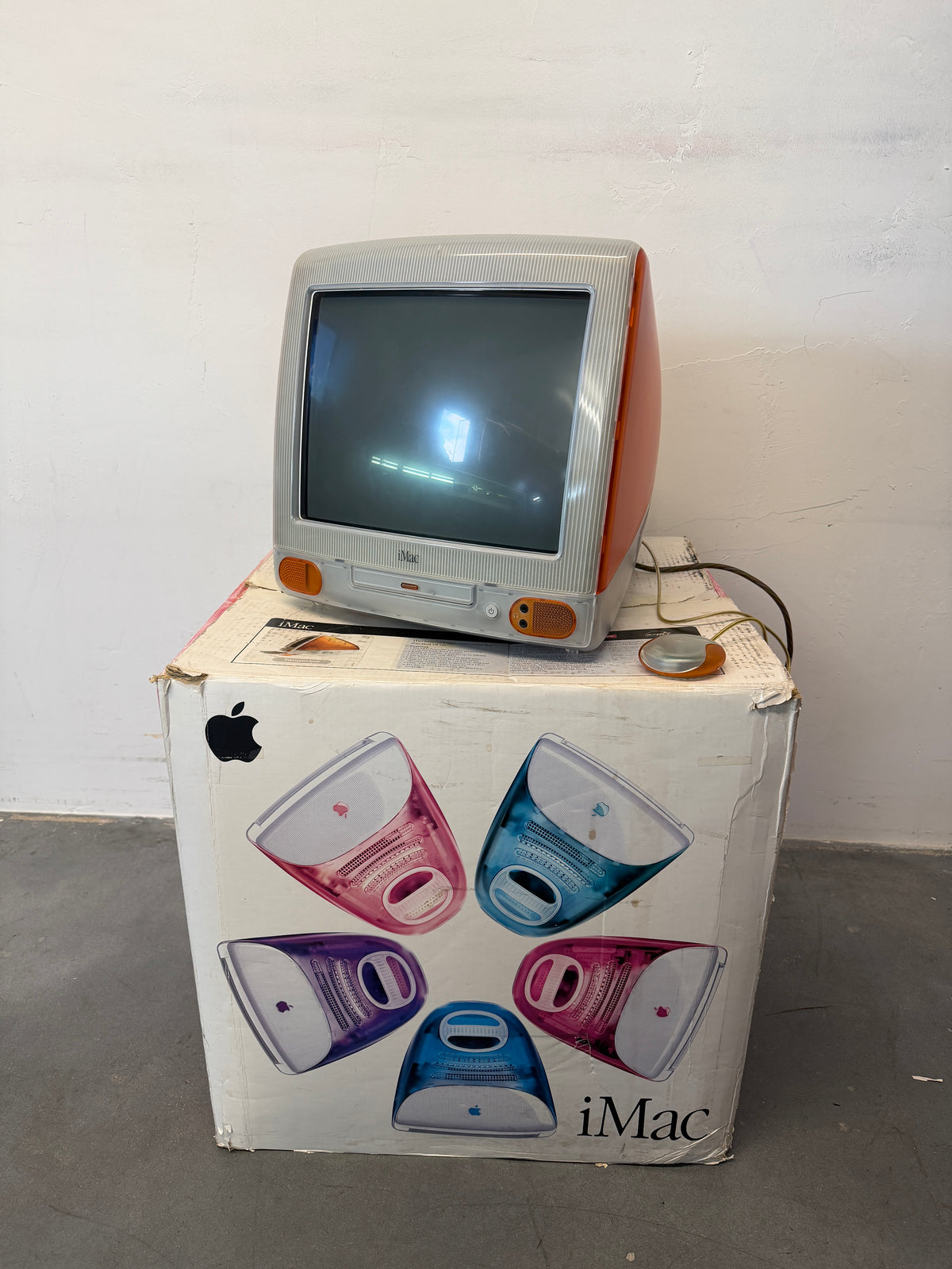 1999 APPLE IMAC G3 333MHZ COMPUTER WITH ORIGINAL BOX & YUM POSTER - TANGERINE