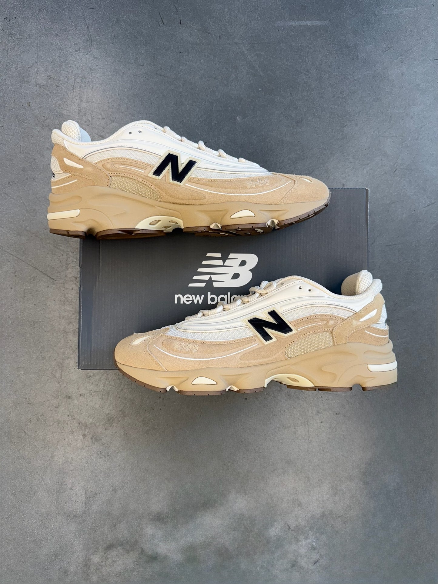 2025 SIZE 13 NEW BALANCE 1000 BEIGE (NEW IN BOX)