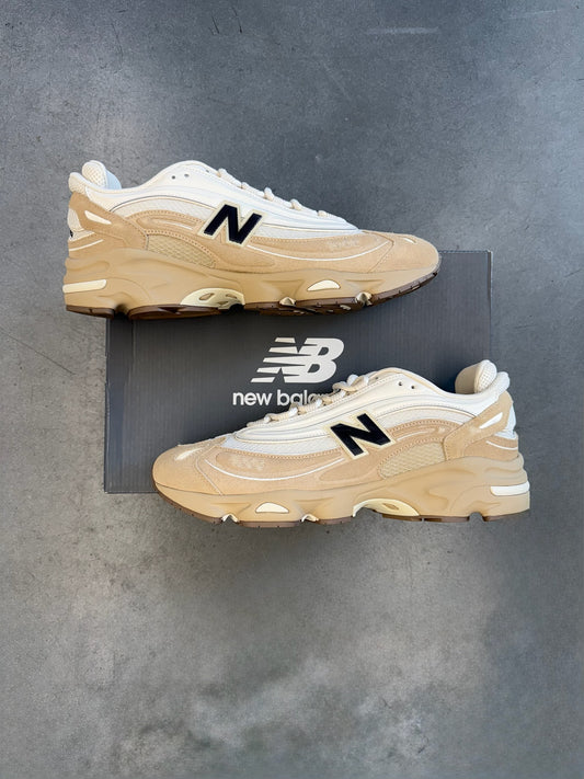 2025 SIZE 13 NEW BALANCE 1000 BEIGE (NEW IN BOX)