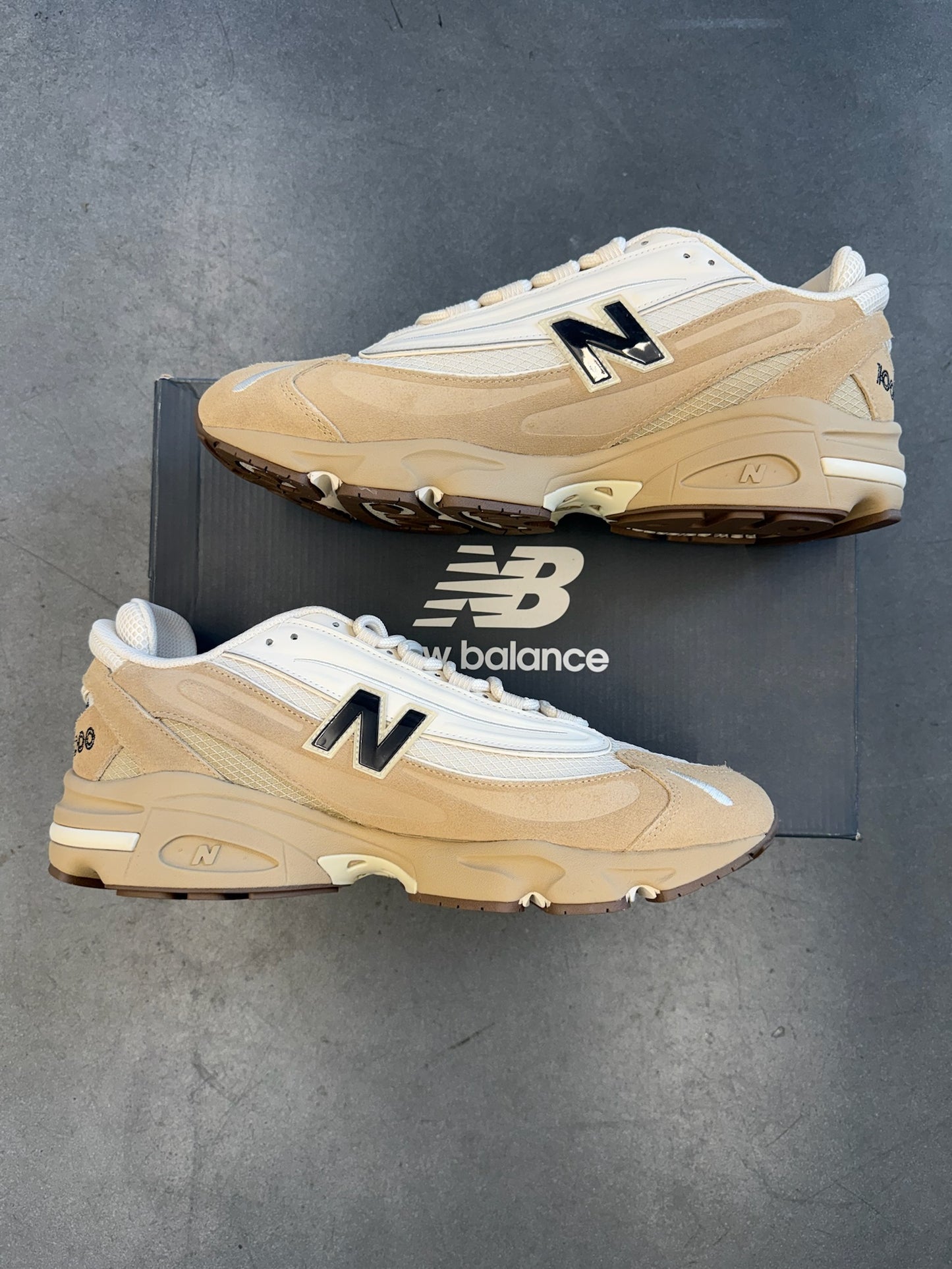 2025 SIZE 13 NEW BALANCE 1000 BEIGE (NEW IN BOX)