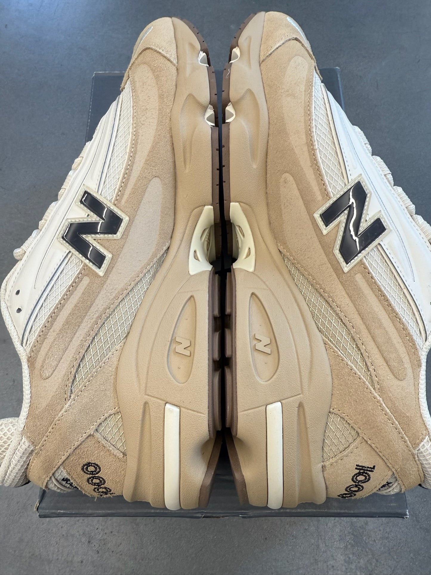 2025 SIZE 13 NEW BALANCE 1000 BEIGE (NEW IN BOX)