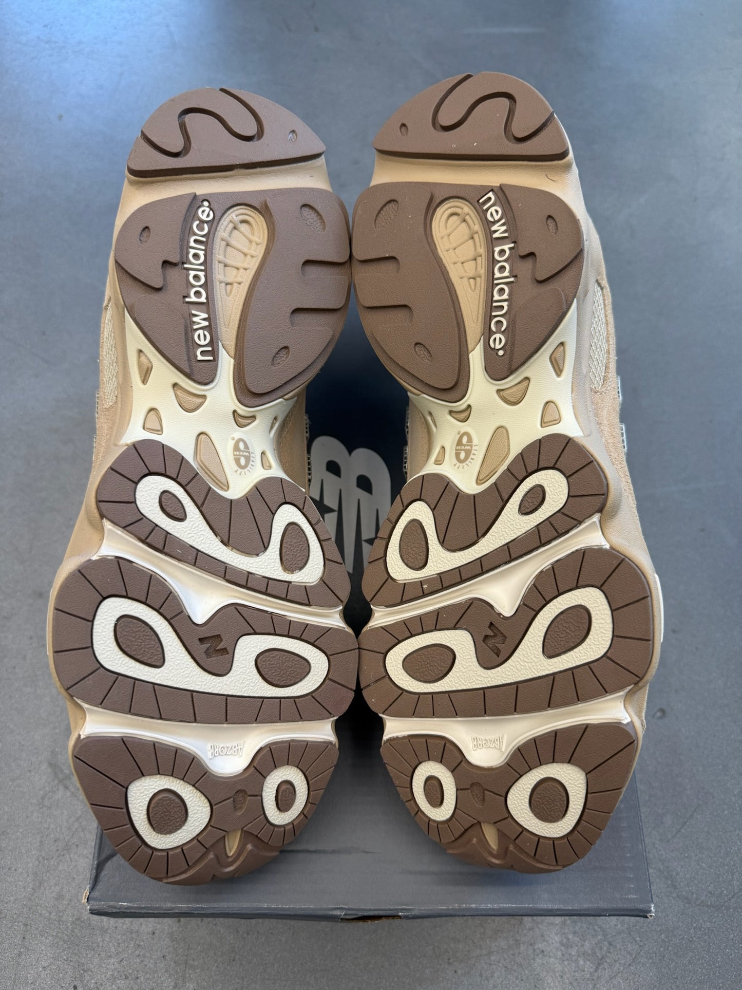2025 SIZE 13 NEW BALANCE 1000 BEIGE (NEW IN BOX)