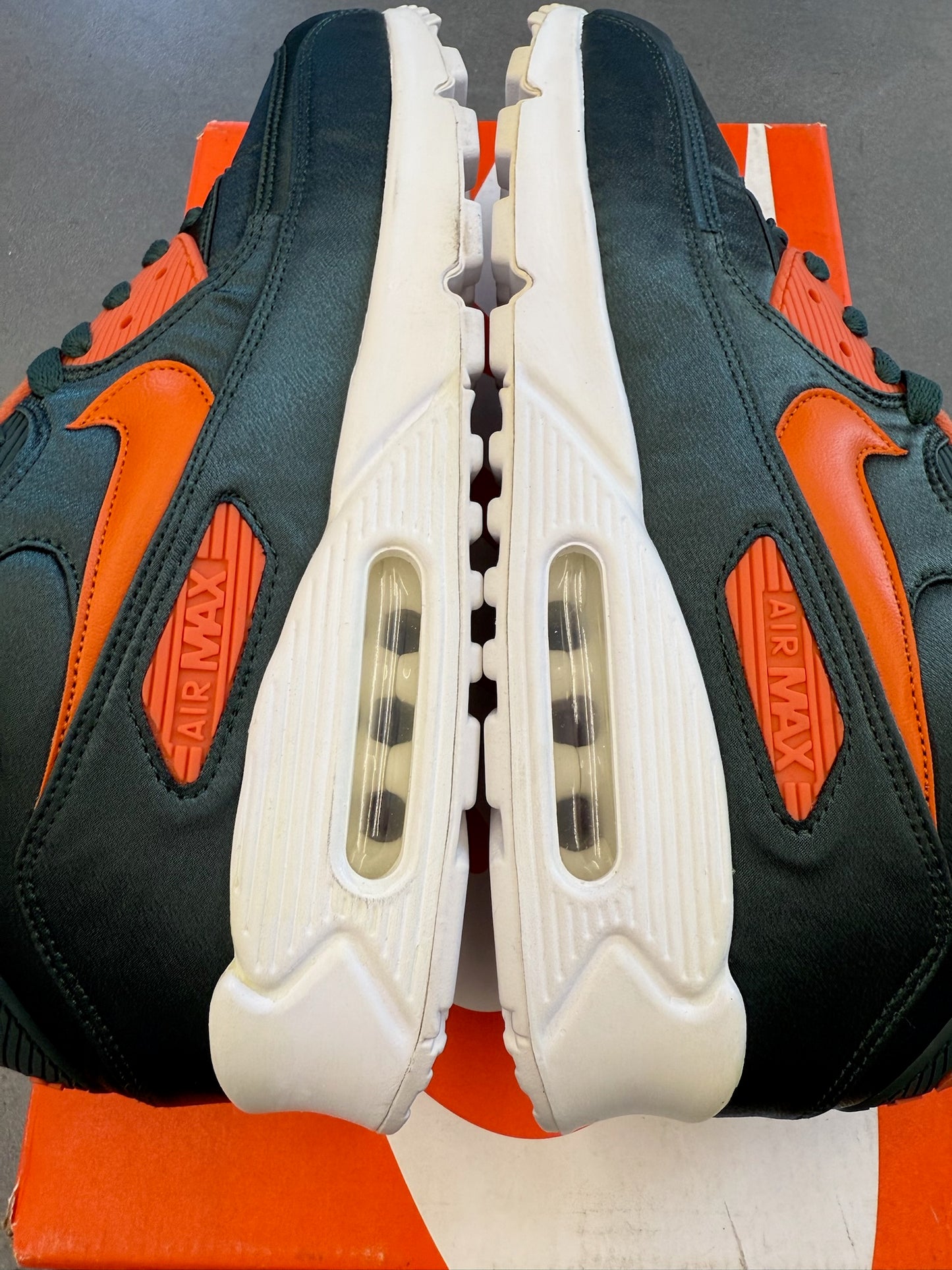 2020 UNKNWN NIKE AIR MAX 90 305 SIZE 10.5