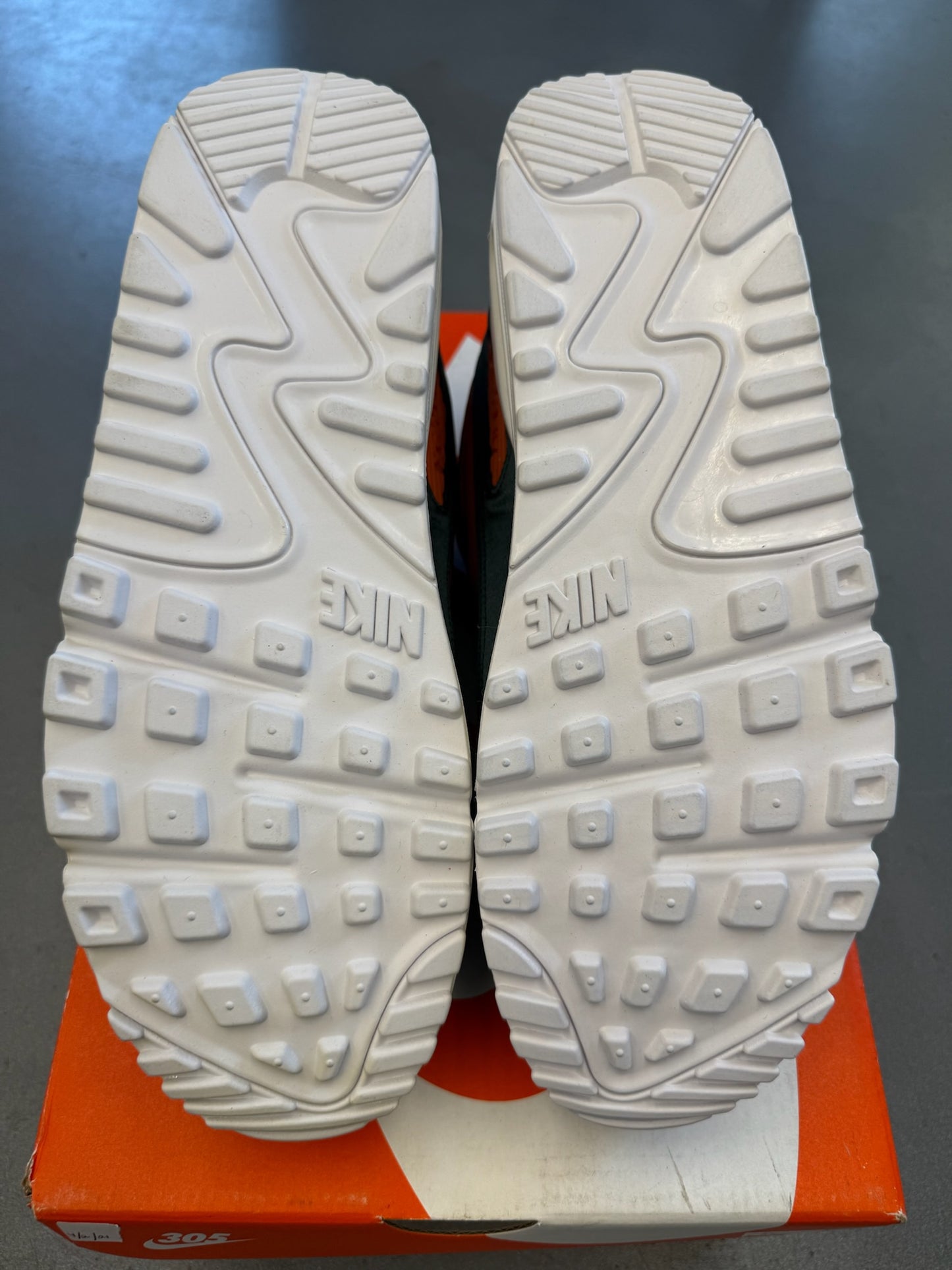 2020 UNKNWN NIKE AIR MAX 90 305 SIZE 10.5