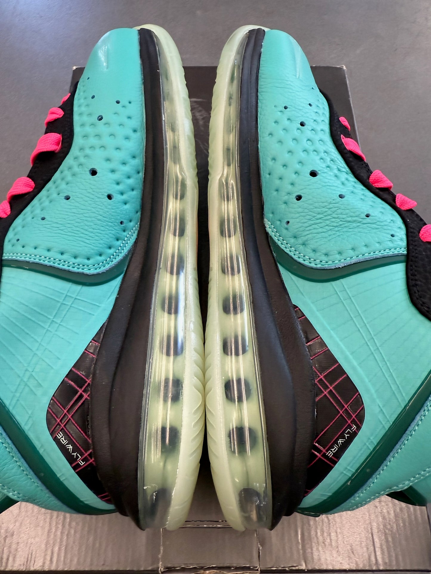 2021 MENS NIKE LEBRON 8 SOUTH BEACH (PRE-OWNED WITH BOX)