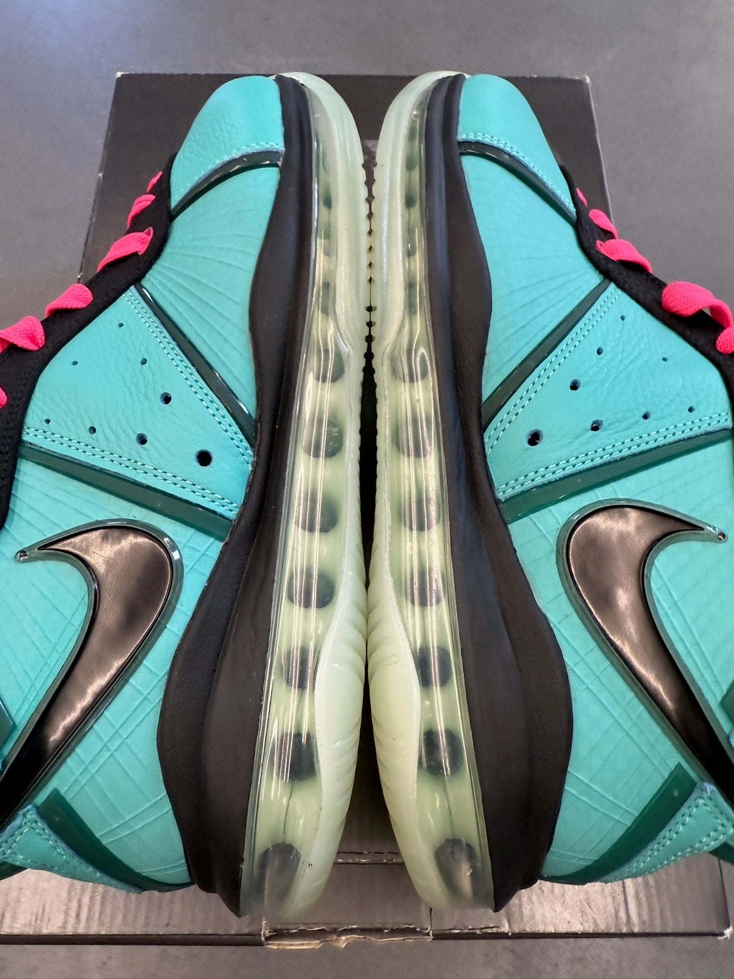 2021 MENS NIKE LEBRON 8 SOUTH BEACH (PRE-OWNED WITH BOX)