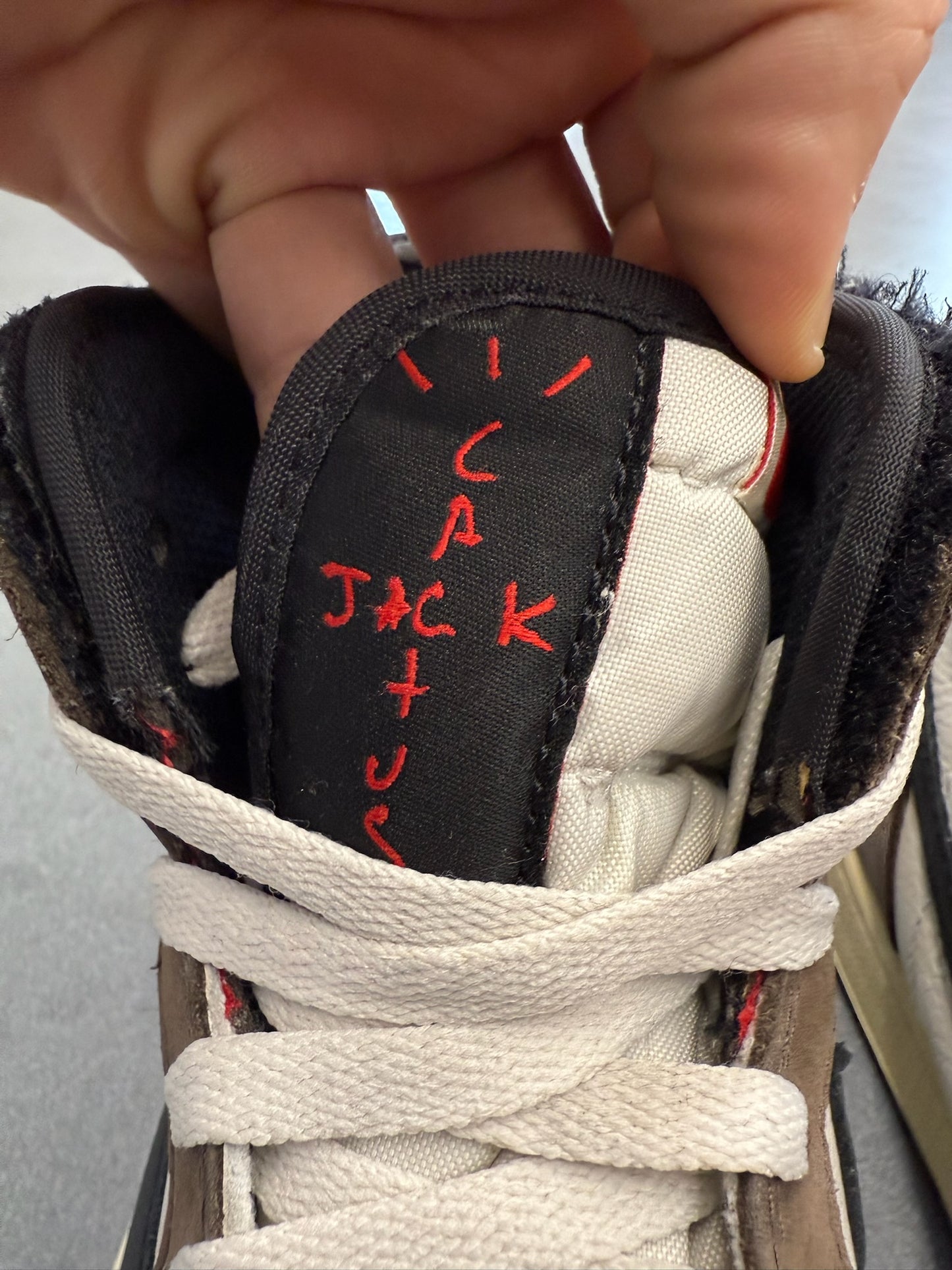 2019 SIZE 9.5 TRAVIS SCOTT MOCHA JORDAN 1 RETRO HIGH OG SP (PRE-OWNED NO BOX)