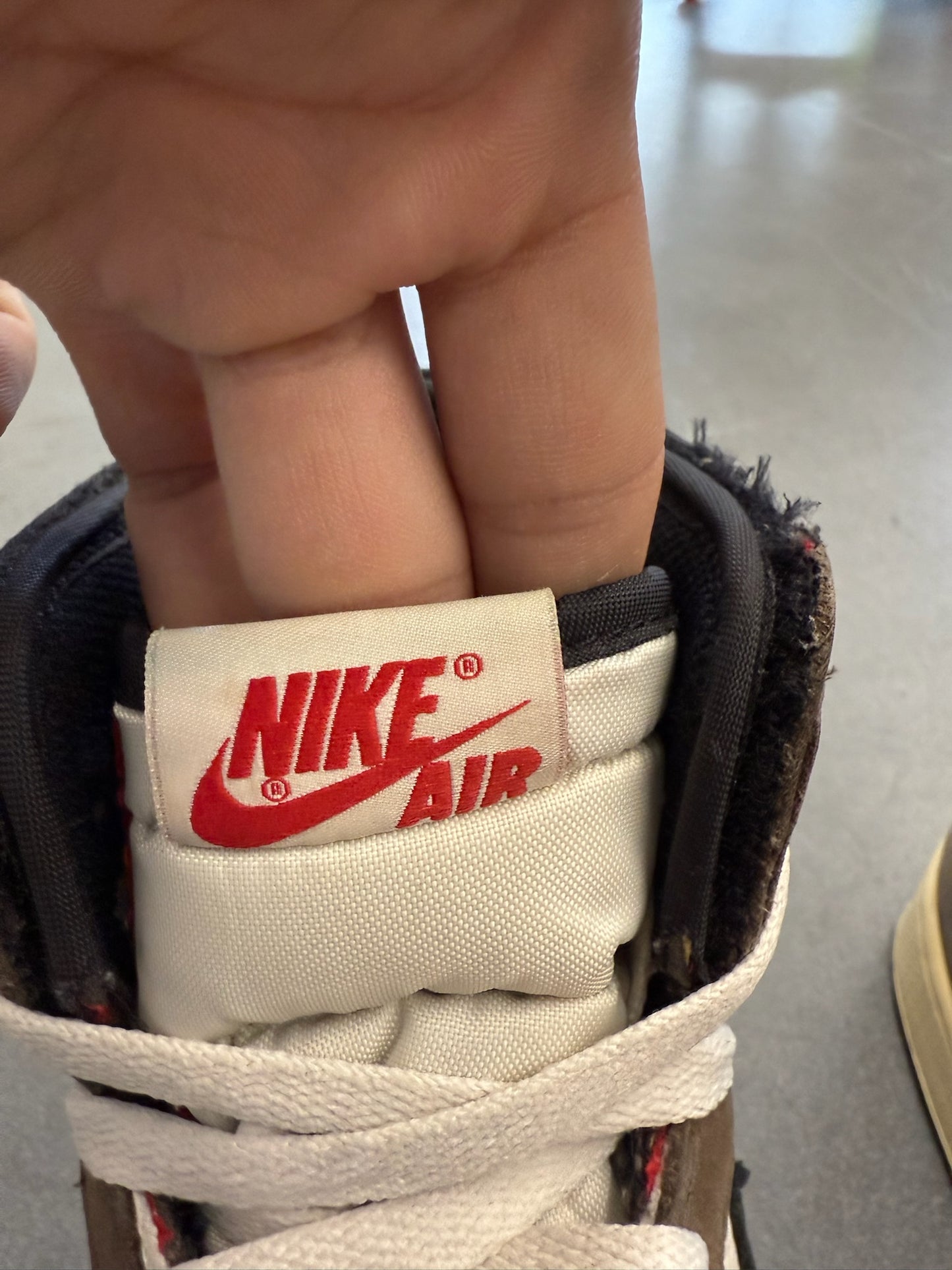 2019 SIZE 9.5 TRAVIS SCOTT MOCHA JORDAN 1 RETRO HIGH OG SP (PRE-OWNED NO BOX)