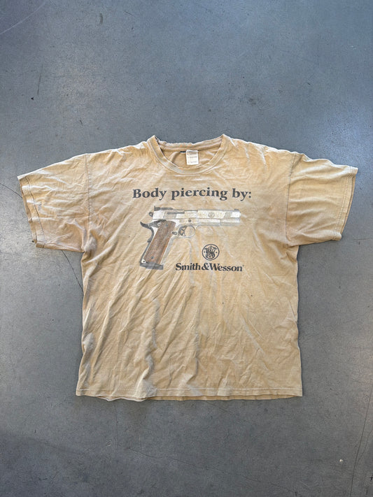 VINTAGE SMITH & WESSON "BODY PIERCING" TEE  (GILDAN TAG)